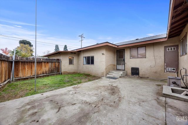 2901 Berkeley Street, Bakersfield, CA 93305