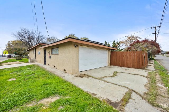 2901 Berkeley Street, Bakersfield, CA 93305