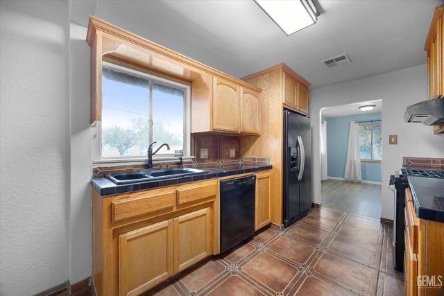 2901 Berkeley Street, Bakersfield, CA 93305