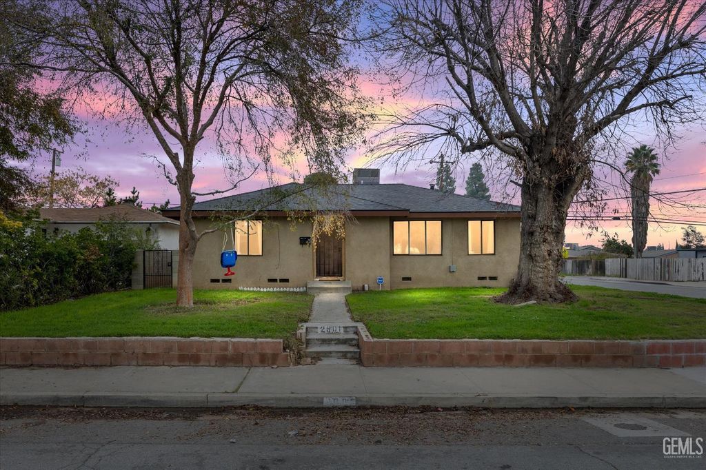 2901 Berkeley Street, Bakersfield, CA 93305