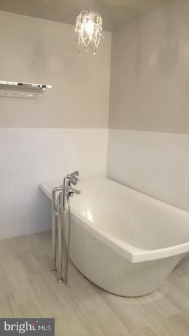1415 MAYFLOWER DR, Mclean, VA 22101