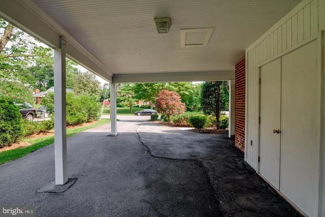 1415 MAYFLOWER DR, Mclean, VA 22101