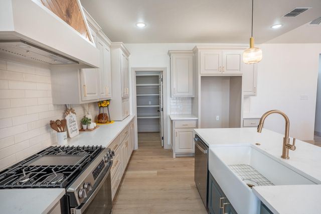 1115 N 6th Street, Wolfforth, TX 79382
