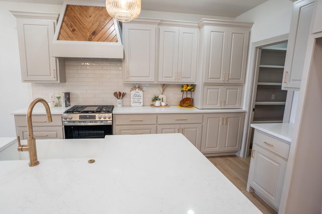 1115 N 6th Street, Wolfforth, TX 79382