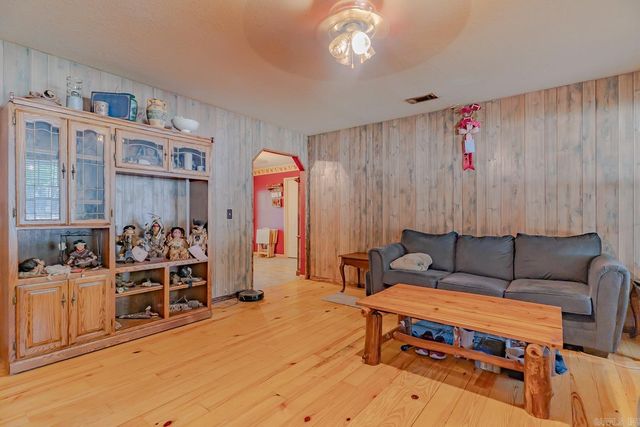 1302 Walker St, Paragould, AR 72450