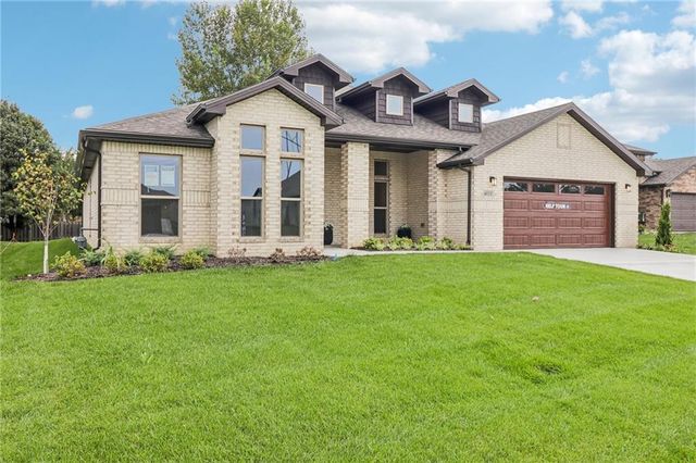 8523 Pickering Street, Lenexa, KS 66227