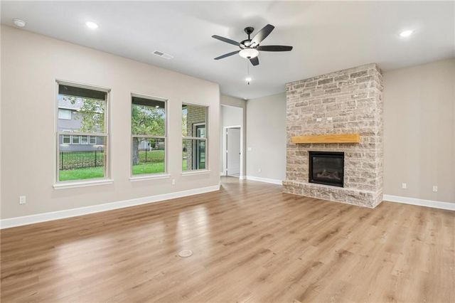 8523 Pickering Street, Lenexa, KS 66227