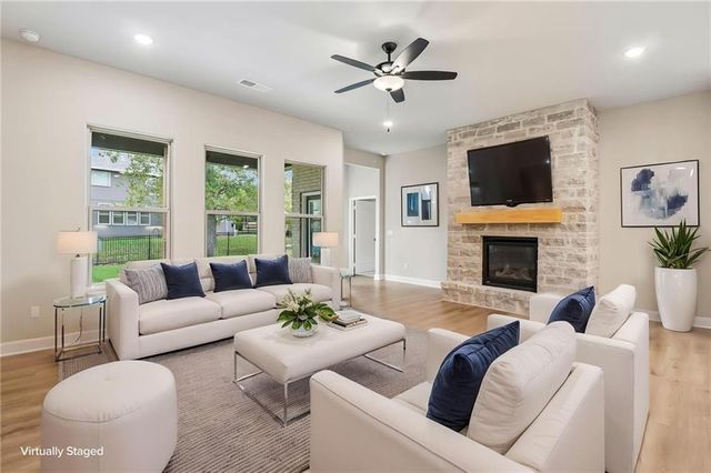 8523 Pickering Street, Lenexa, KS 66227