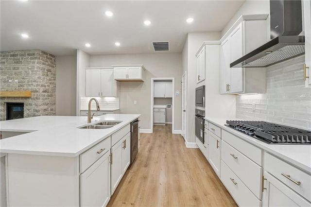 8523 Pickering Street, Lenexa, KS 66227