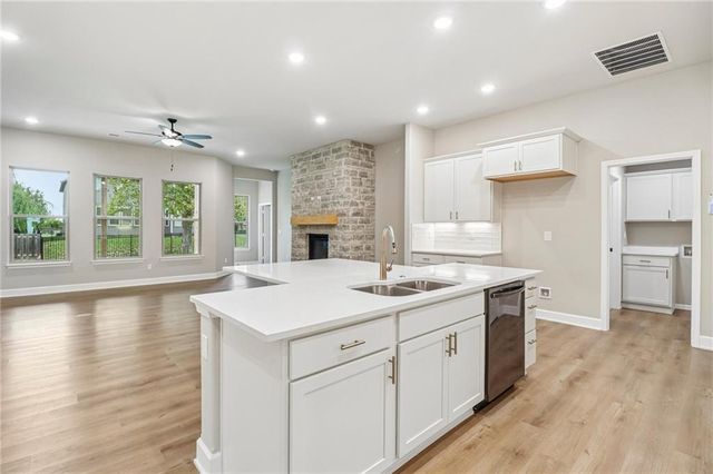 8523 Pickering Street, Lenexa, KS 66227