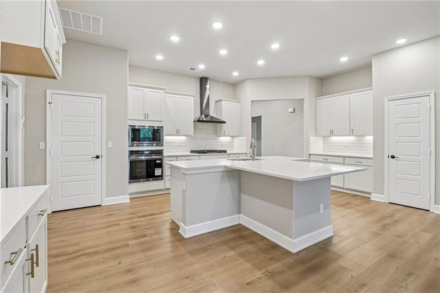 8523 Pickering Street, Lenexa, KS 66227