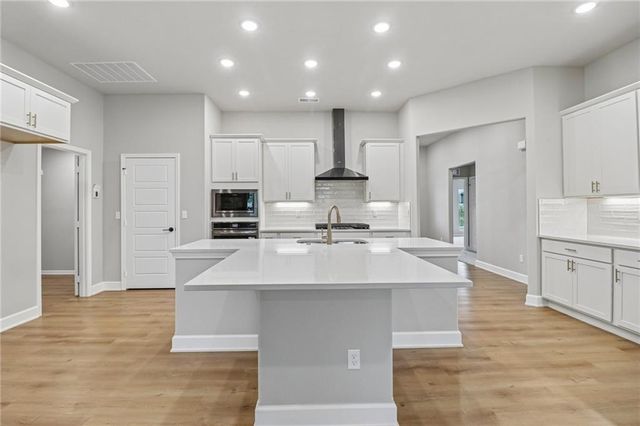8523 Pickering Street, Lenexa, KS 66227