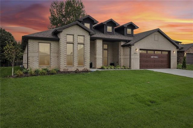 8523 Pickering Street, Lenexa, KS 66227