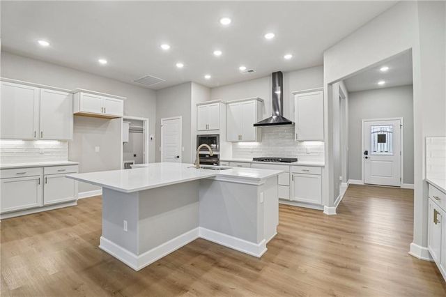 8523 Pickering Street, Lenexa, KS 66227