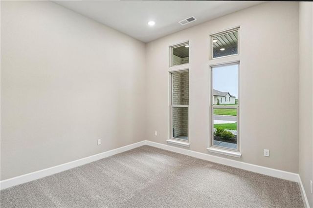 8523 Pickering Street, Lenexa, KS 66227