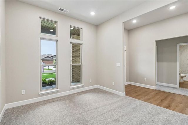 8523 Pickering Street, Lenexa, KS 66227