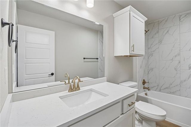 8523 Pickering Street, Lenexa, KS 66227