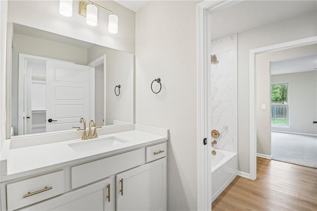 8523 Pickering Street, Lenexa, KS 66227