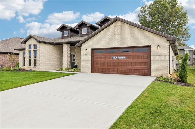 8523 Pickering Street, Lenexa, KS 66227