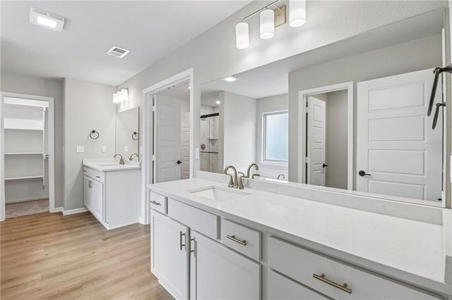 8523 Pickering Street, Lenexa, KS 66227