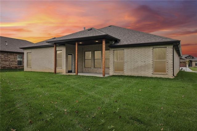 8523 Pickering Street, Lenexa, KS 66227