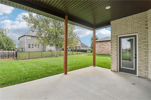 8523 Pickering Street, Lenexa, KS 66227