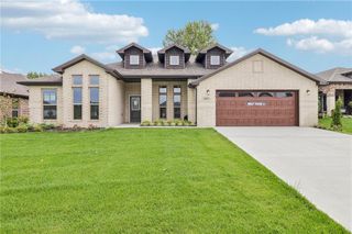 8523 Pickering Street, Lenexa, KS 66227