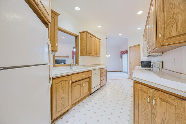 302 Fairway Drive, Casselton, ND 58012