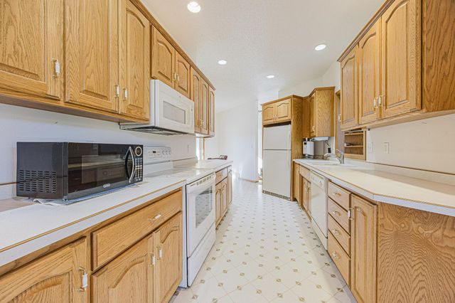 302 Fairway Drive, Casselton, ND 58012