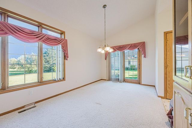 302 Fairway Drive, Casselton, ND 58012