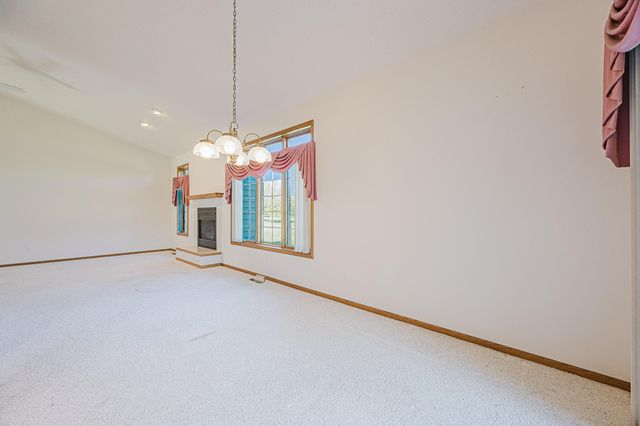 302 Fairway Drive, Casselton, ND 58012