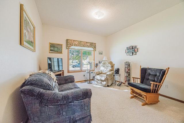 302 Fairway Drive, Casselton, ND 58012