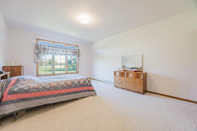 302 Fairway Drive, Casselton, ND 58012