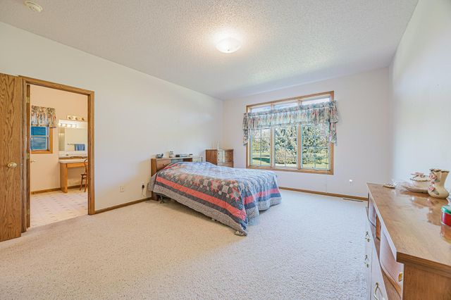 302 Fairway Drive, Casselton, ND 58012