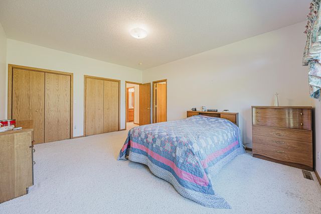 302 Fairway Drive, Casselton, ND 58012