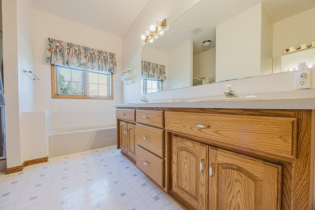 302 Fairway Drive, Casselton, ND 58012