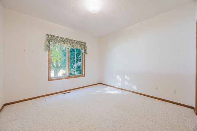 302 Fairway Drive, Casselton, ND 58012