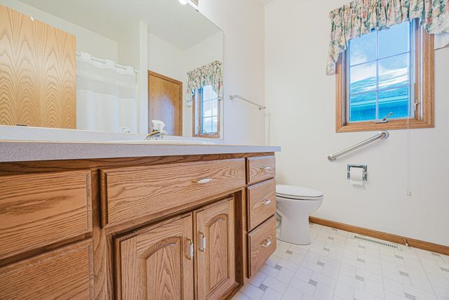 302 Fairway Drive, Casselton, ND 58012