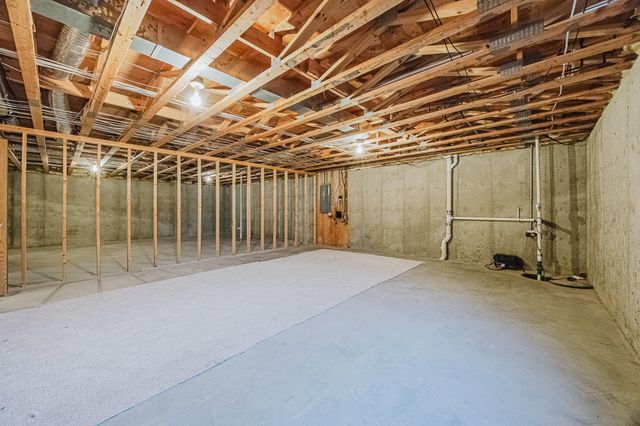 302 Fairway Drive, Casselton, ND 58012