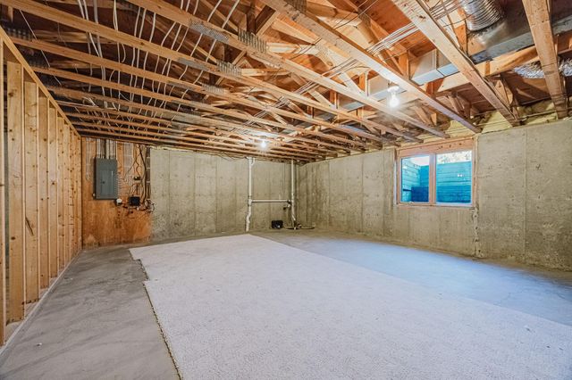 302 Fairway Drive, Casselton, ND 58012