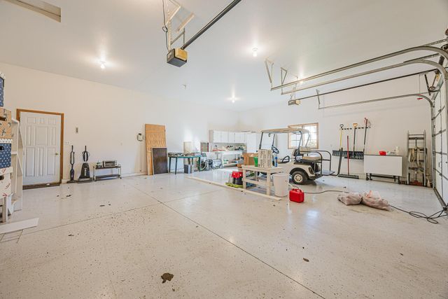 302 Fairway Drive, Casselton, ND 58012