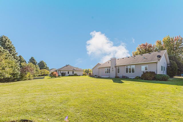 302 Fairway Drive, Casselton, ND 58012