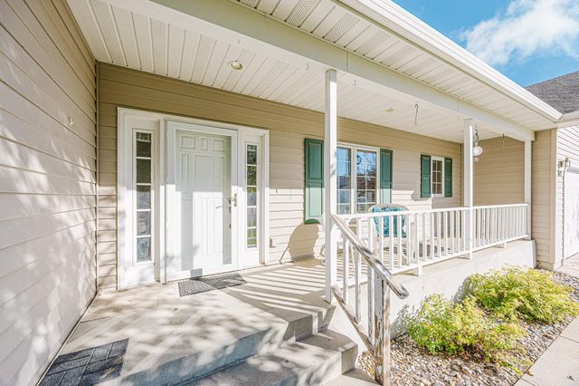 302 Fairway Drive, Casselton, ND 58012