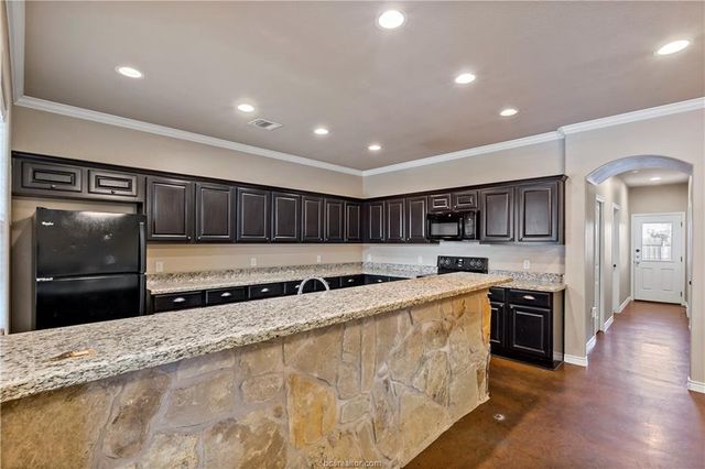 4295 Commando Trail, College Station, TX 77845
