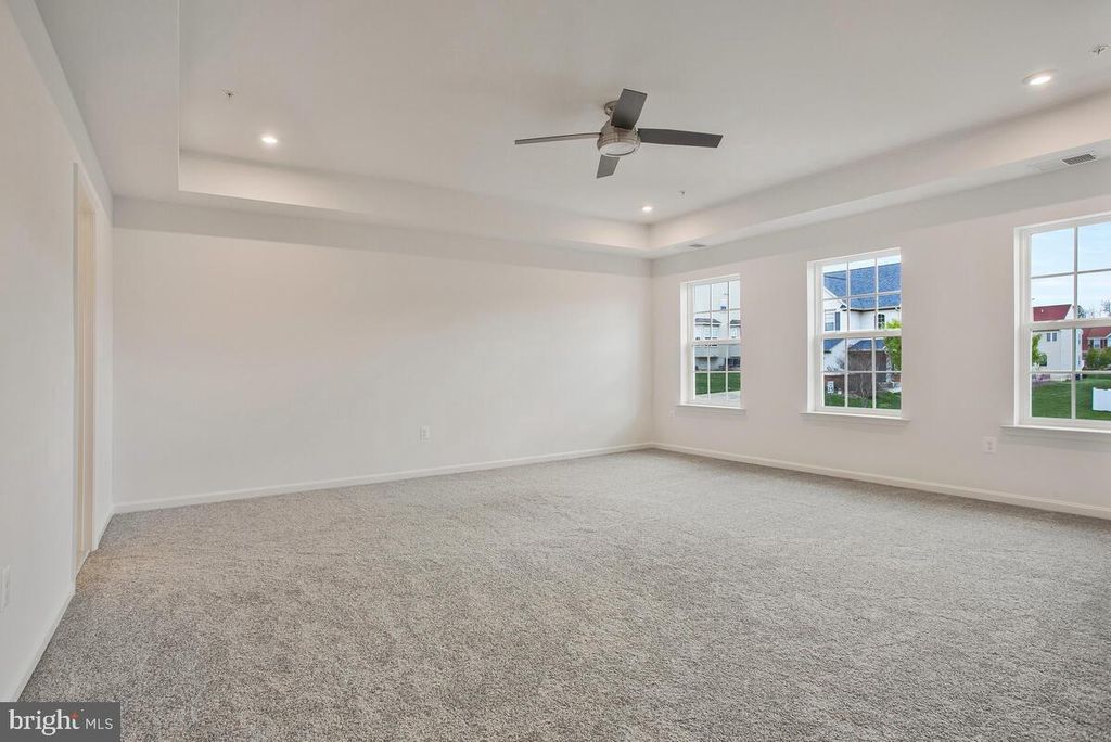 Image 15 of property listing at 6511 SUITLAND RD, Suitland, MD 20746