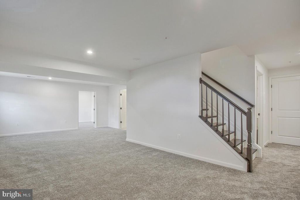 Image 17 of property listing at 6511 SUITLAND RD, Suitland, MD 20746