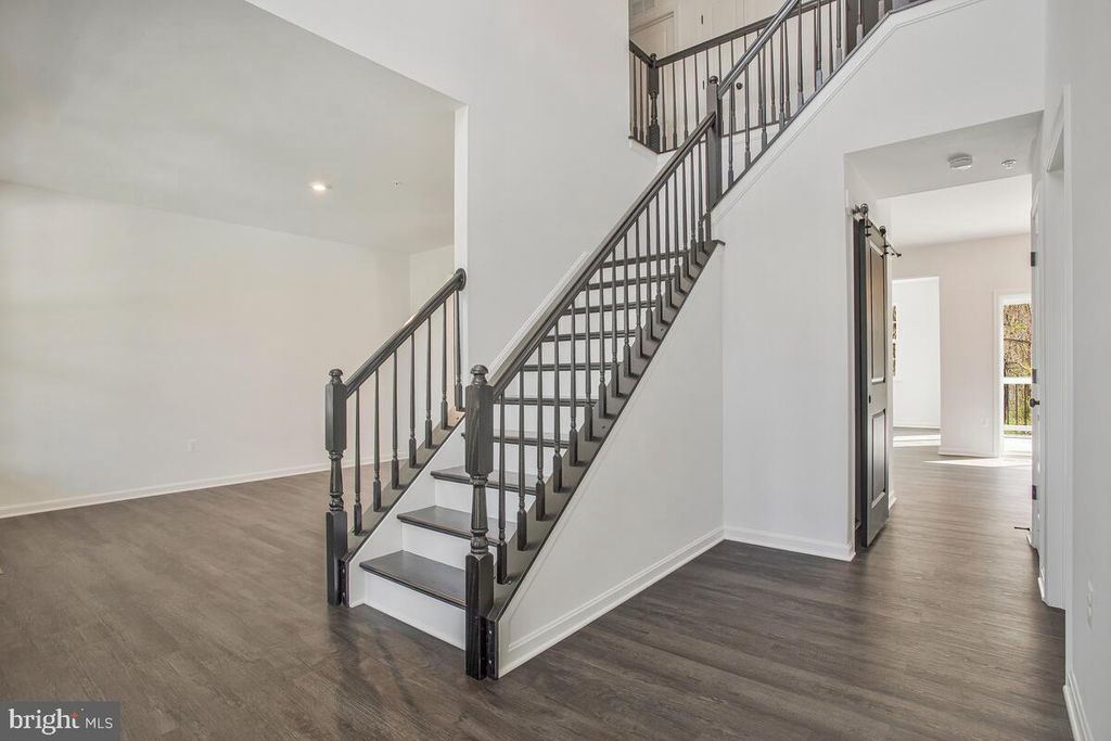 Image 4 of property listing at 6511 SUITLAND RD, Suitland, MD 20746