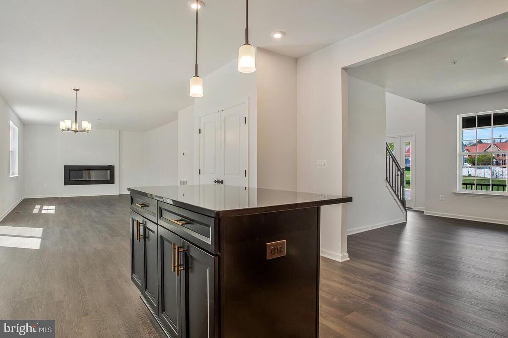 Image 6 of property listing at 6511 SUITLAND RD, Suitland, MD 20746