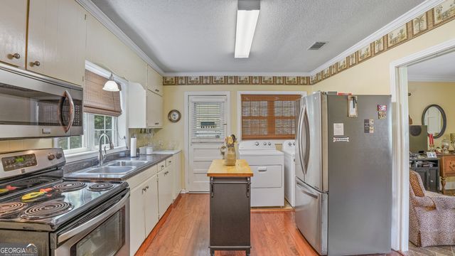 155 Persimmon Street, Jesup, GA 31545