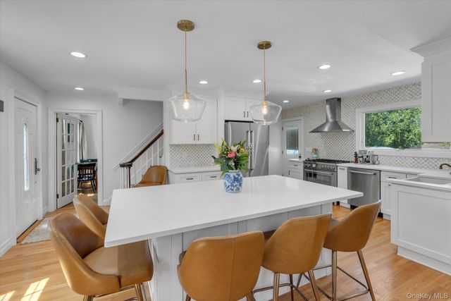 1 E Rogues Path, Huntington Station, NY 11746